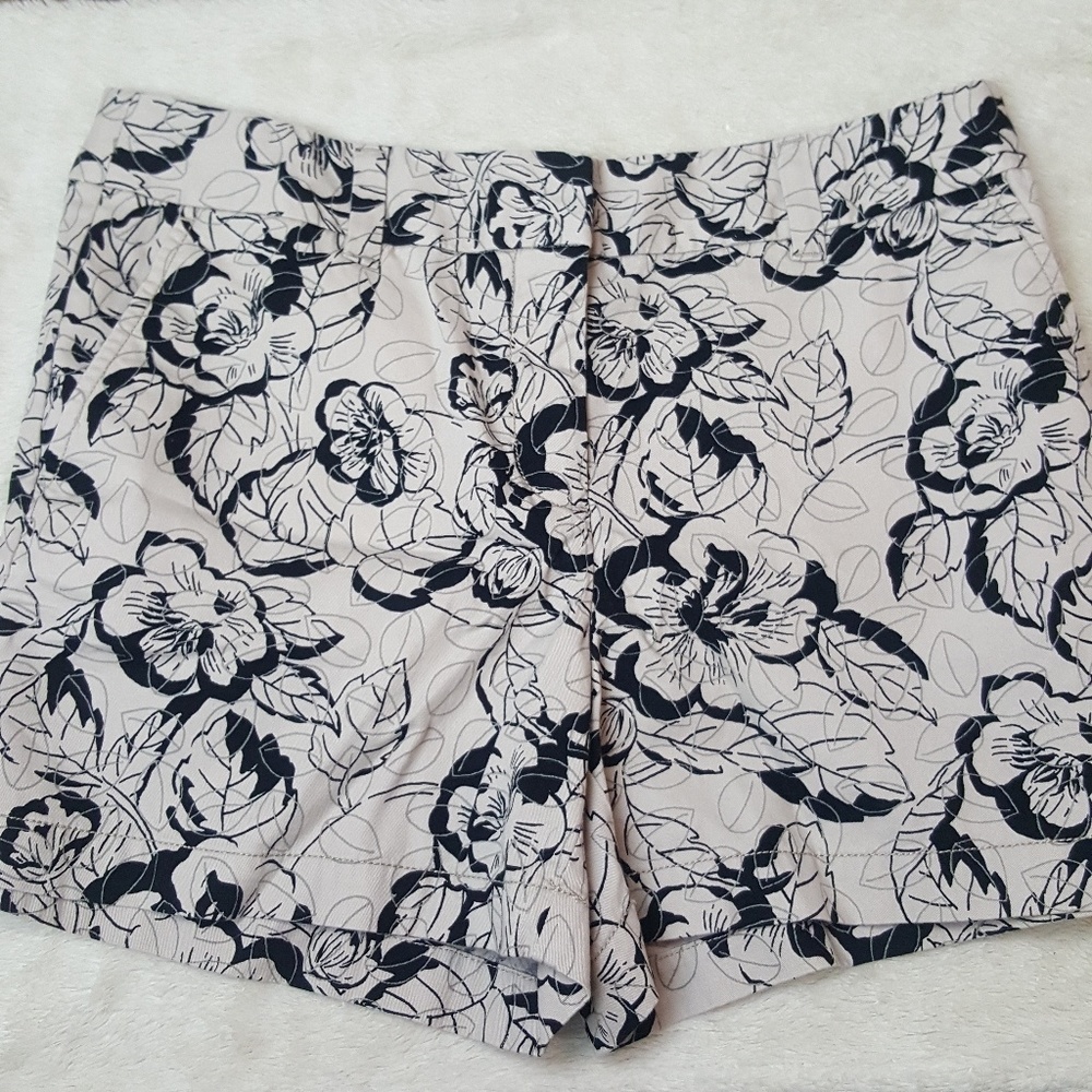 Ann Taylor Loft 4" Floral Tan Shorts